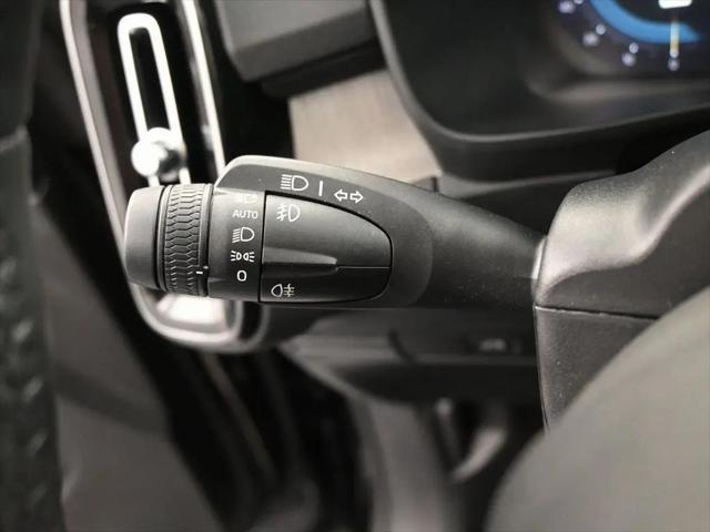2024 Volvo XC40 B5 Ultimate Bright Theme