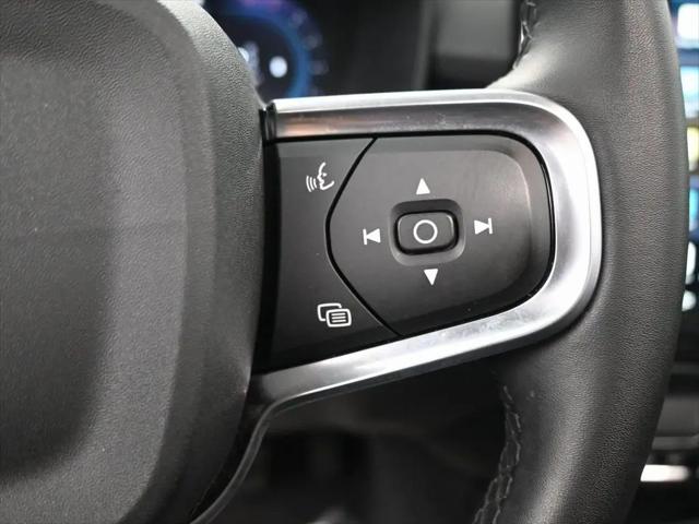 2024 Volvo XC40 B5 Ultimate Bright Theme