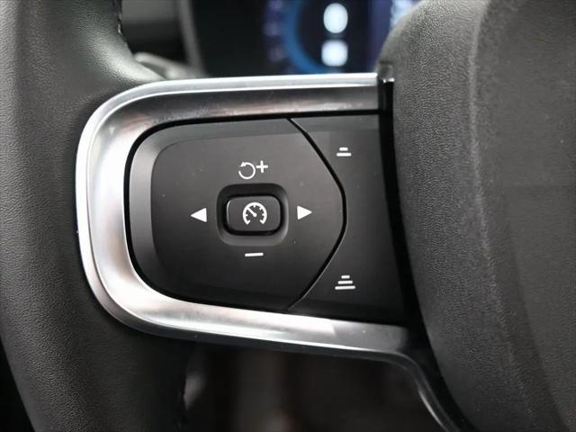 2024 Volvo XC40 B5 Ultimate Bright Theme