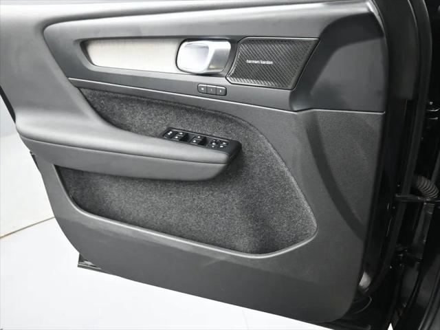 2024 Volvo XC40 B5 Ultimate Bright Theme