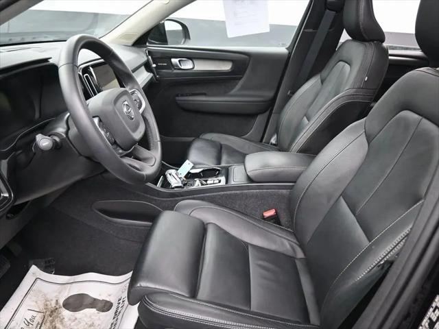 2024 Volvo XC40 B5 Ultimate Bright Theme