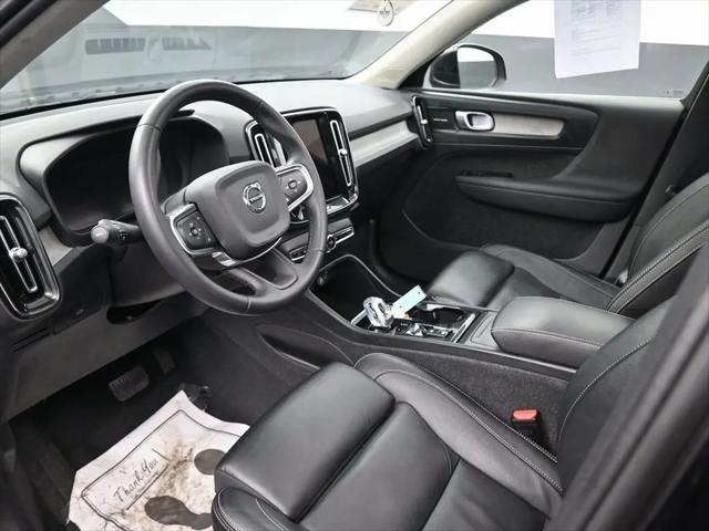 2024 Volvo XC40 B5 Ultimate Bright Theme
