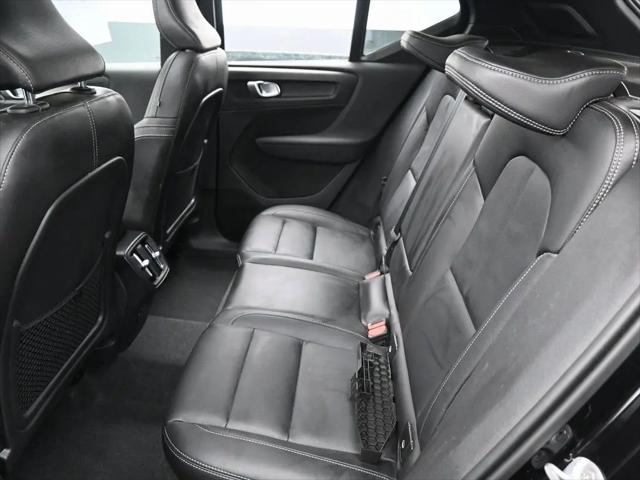 2024 Volvo XC40 B5 Ultimate Bright Theme