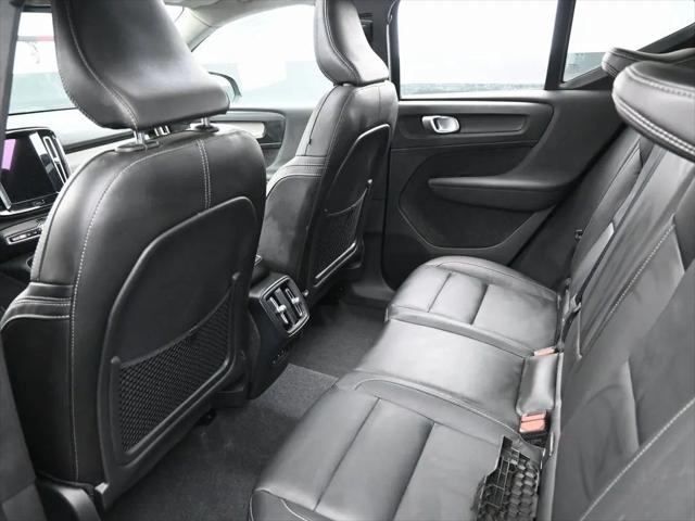 2024 Volvo XC40 B5 Ultimate Bright Theme