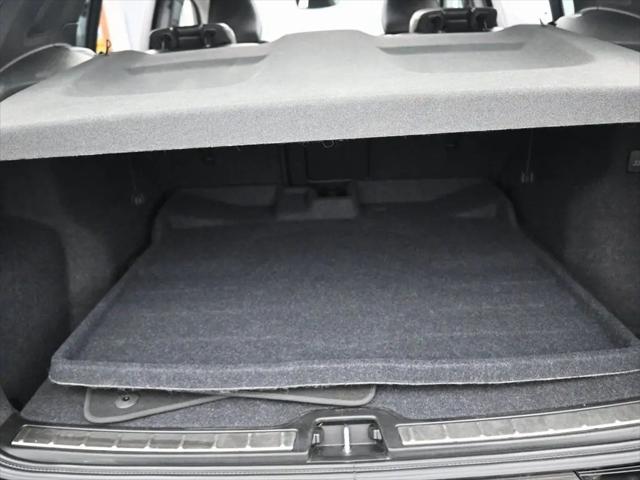 2024 Volvo XC40 B5 Ultimate Bright Theme