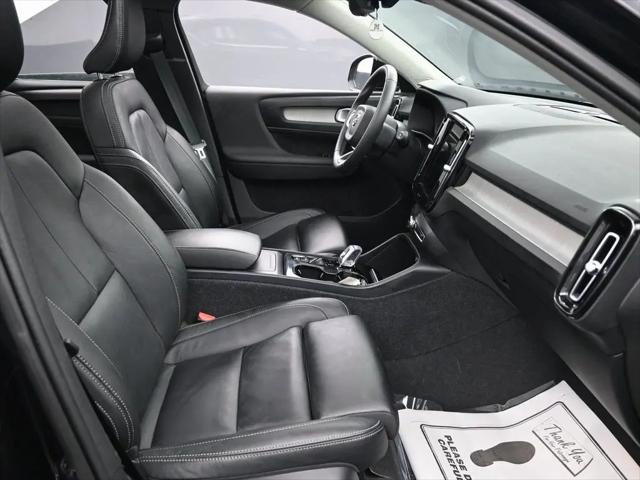 2024 Volvo XC40 B5 Ultimate Bright Theme