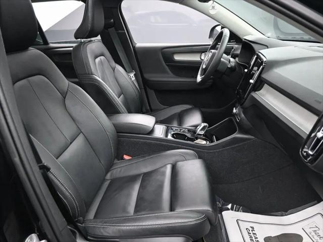 2024 Volvo XC40 B5 Ultimate Bright Theme