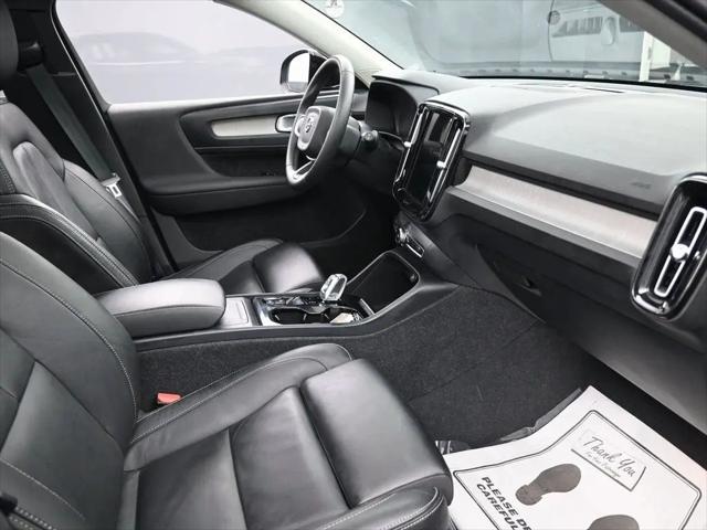 2024 Volvo XC40 B5 Ultimate Bright Theme