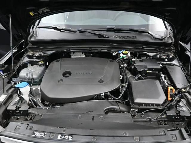2024 Volvo XC40 B5 Ultimate Bright Theme