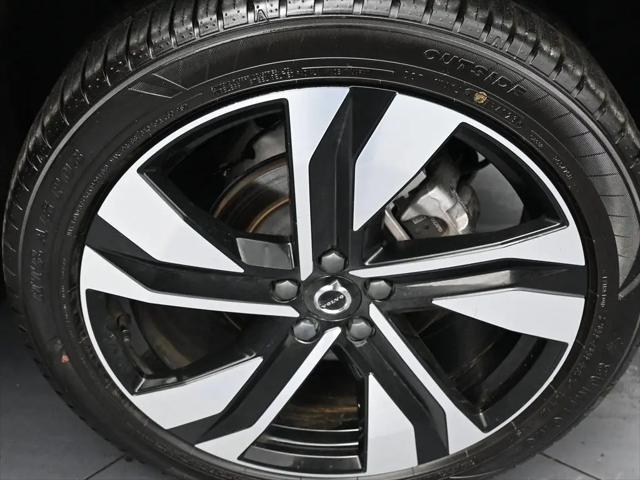 2024 Volvo XC40 B5 Ultimate Bright Theme