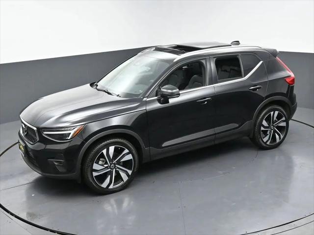 2024 Volvo XC40 B5 Ultimate Bright Theme