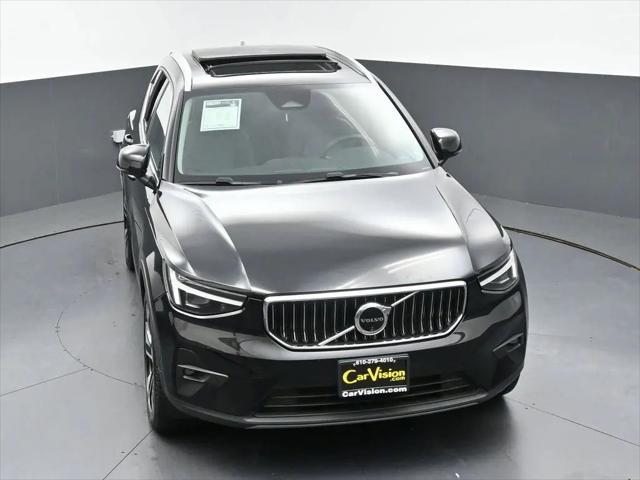 2024 Volvo XC40 B5 Ultimate Bright Theme
