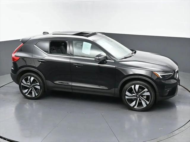 2024 Volvo XC40 B5 Ultimate Bright Theme