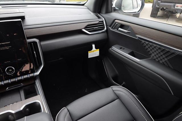 2026 GMC Acadia Denali FWD