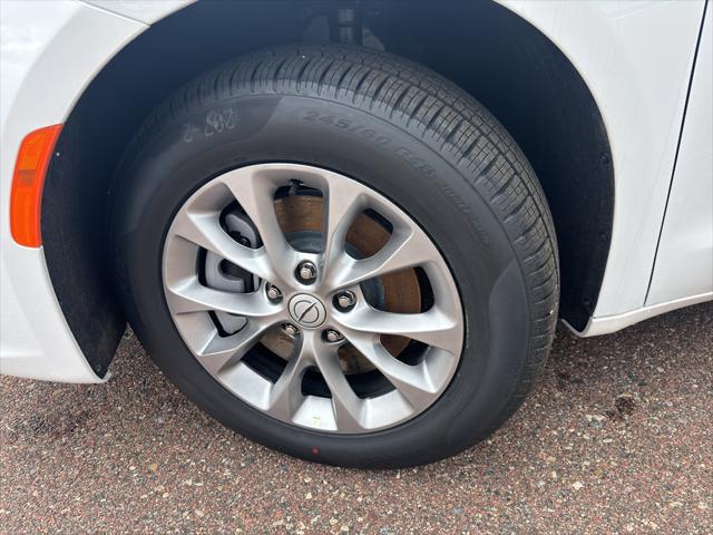 2026 Chrysler Pacifica Select AWD