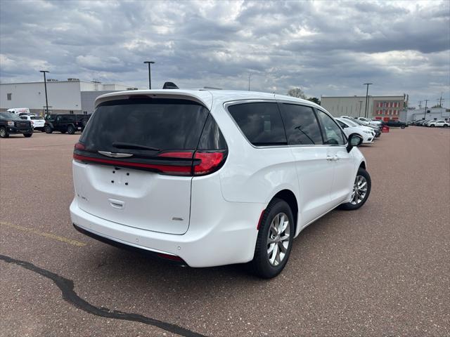 2026 Chrysler Pacifica Select AWD