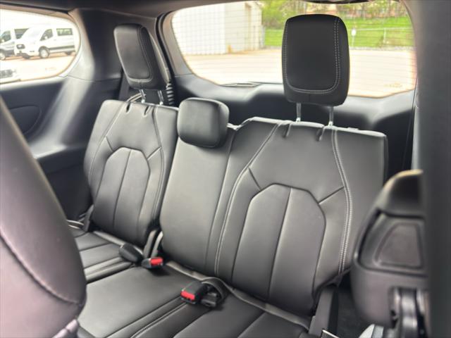 2026 Chrysler Pacifica Select AWD