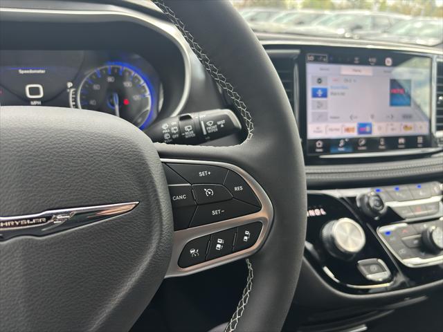2026 Chrysler Pacifica Select AWD