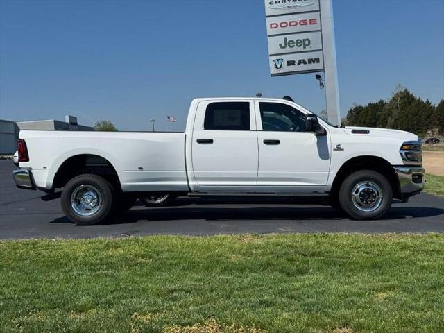 2026 RAM Ram 3500 RAM 3500 TRADESMAN CREW CAB 4X4 8 BOX