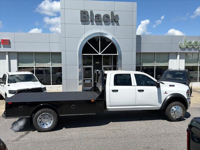 2026 RAM 5500 Chassis RAM 5500 TRADESMAN CHASSIS CREW CAB 4X4 84 CA