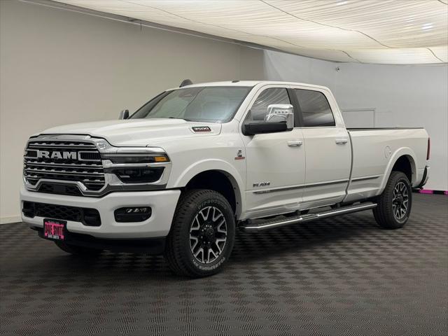 2026 RAM 3500 RAM 3500 LIMITED CREW CAB 4X4 8 BOX