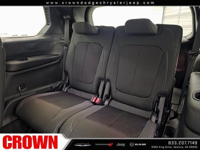 2026 Jeep Grand Cherokee Laredo 4x2