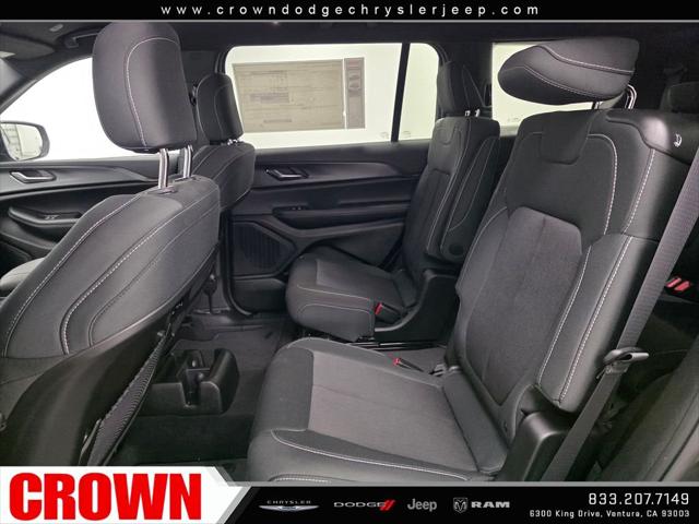 2026 Jeep Grand Cherokee Laredo 4x2