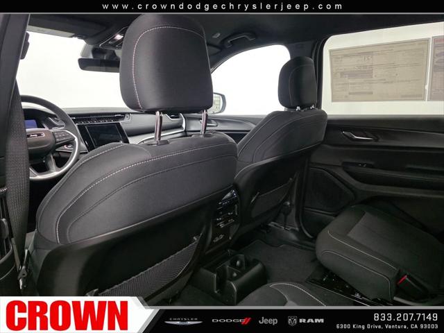 2026 Jeep Grand Cherokee Laredo 4x2