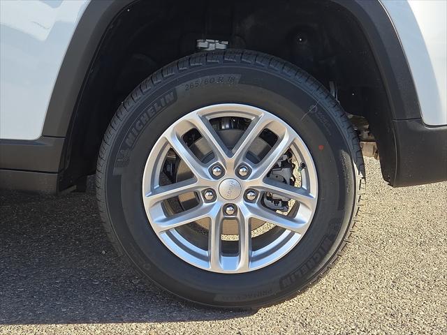2026 Jeep Grand Cherokee Laredo 4x2