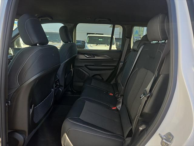 2026 Jeep Grand Cherokee Laredo 4x2