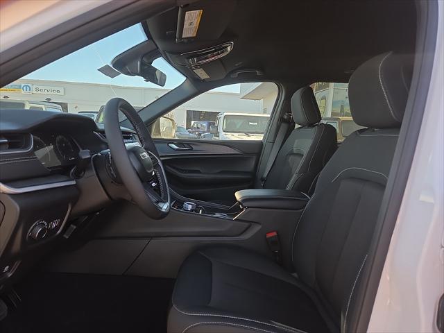 2026 Jeep Grand Cherokee Laredo 4x2