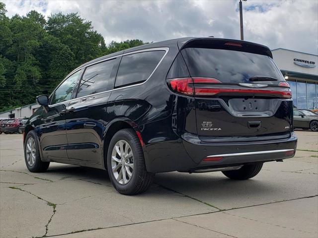 2026 Chrysler Pacifica Select AWD