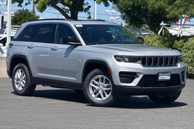 2026 Jeep Grand Cherokee GRAND CHEROKEE LAREDO X 4X4