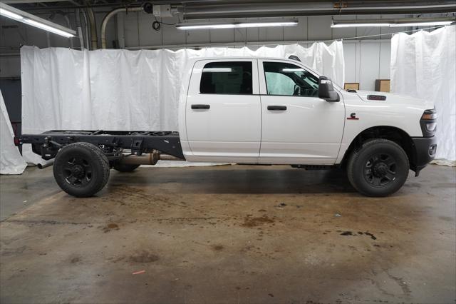 2026 RAM 3500 Chassis RAM 3500 TRADESMAN CREW CAB CHASSIS 4X4 60 CA