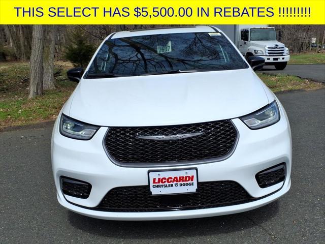 2026 Chrysler Pacifica Select