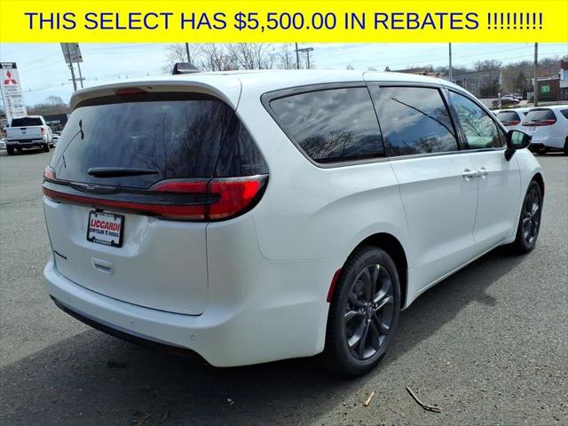 2026 Chrysler Pacifica Select