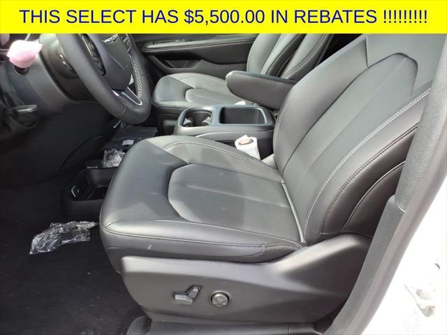 2026 Chrysler Pacifica Select