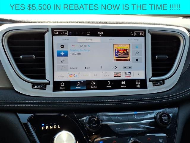 2026 Chrysler Pacifica Select