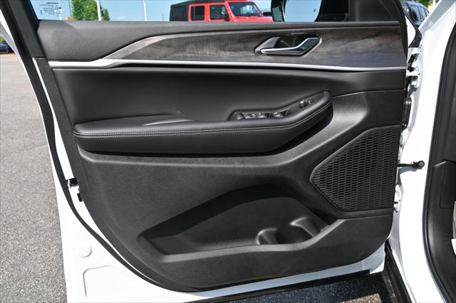 2026 Jeep Grand Cherokee Altitude 4x2