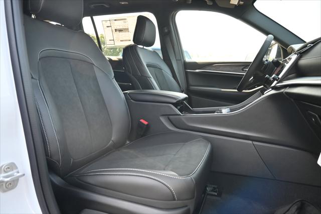 2026 Jeep Grand Cherokee Altitude 4x2