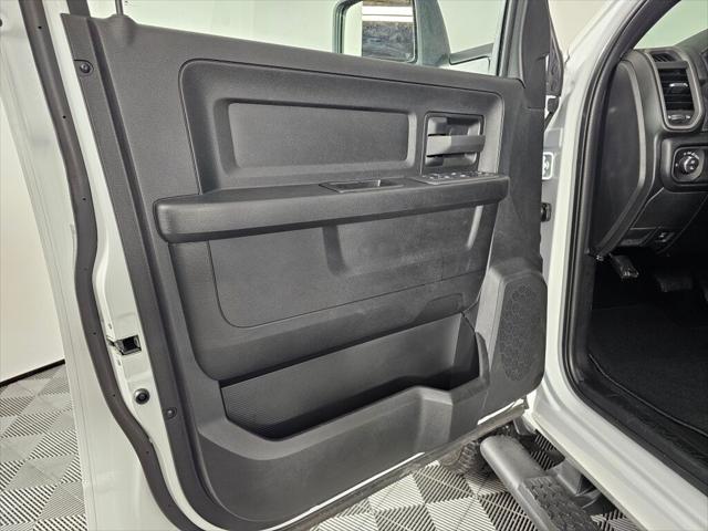 2026 Ram 2500 Black Express Crew Cab 4x4 6'4" Box