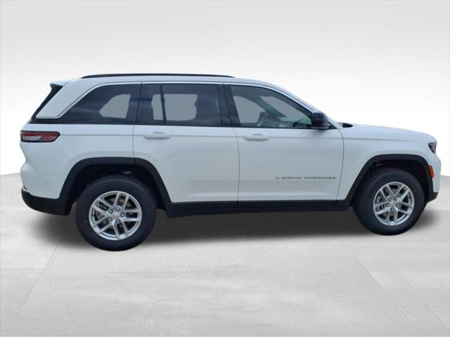 2026 Jeep Grand Cherokee Laredo 4x4