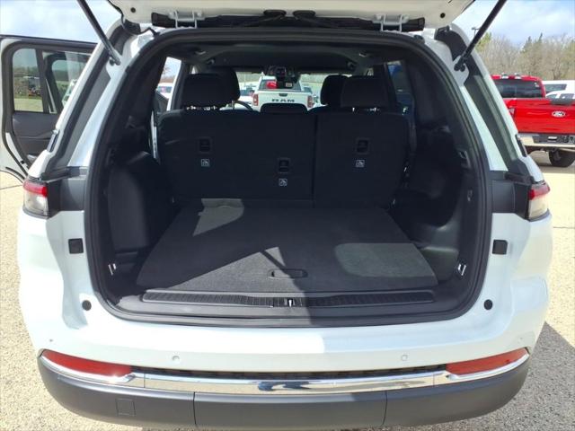 2026 Jeep Grand Cherokee Laredo 4x4