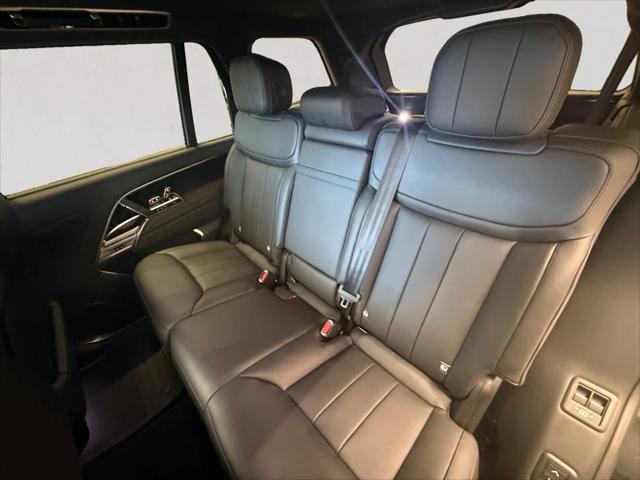 2026 Land Rover Range Rover P530 SE 7 Seat