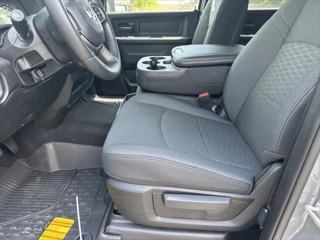 2026 Ram 2500 Black Express Crew Cab 4x4 6'4" Box