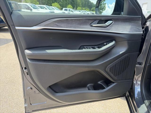 2026 Jeep Grand Cherokee Altitude 4x2