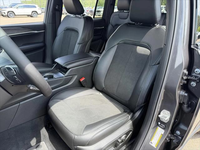 2026 Jeep Grand Cherokee Altitude 4x2