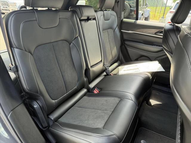2026 Jeep Grand Cherokee Altitude 4x2