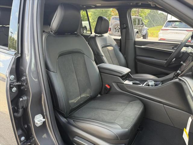 2026 Jeep Grand Cherokee Altitude 4x2