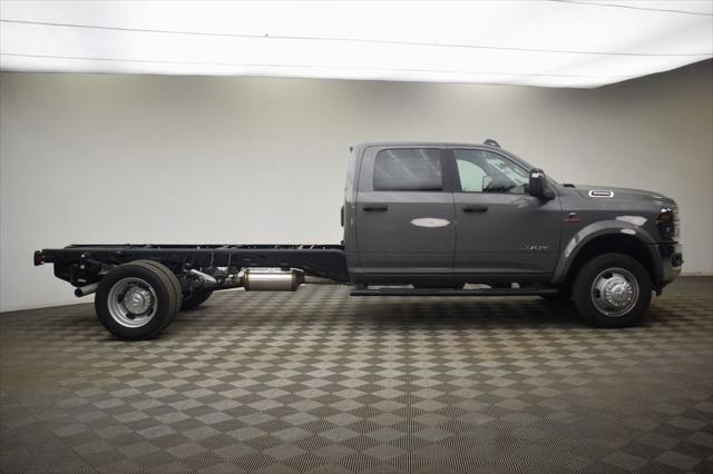 2026 RAM 5500 Chassis RAM 5500 BIG HORN CHASSIS CREW CAB 4X4 84 CA